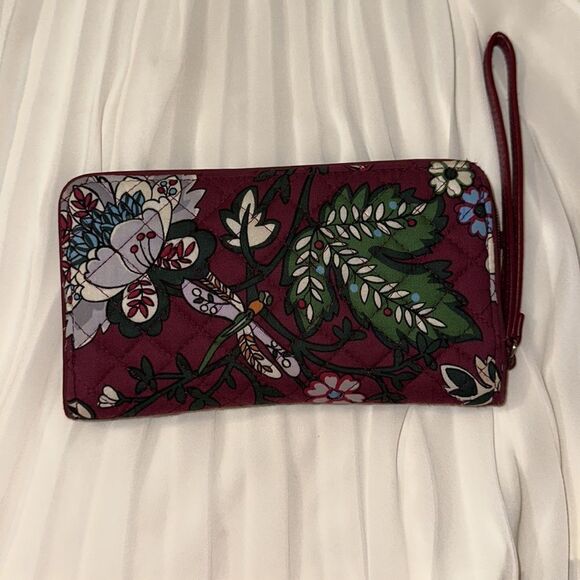 Vera Bradley Bordeaux Blooms Burgundy Large Quilted Floral Wristlet RFID Wallet - Picture 2 of 12